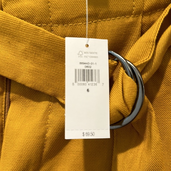 NWT Banana Republic linen blend shorts with belt - Picture 3 of 5